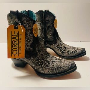 Corral Western Leather Ankle Boots Handcrafted Women's Size 7M Side Zip NWT